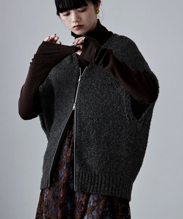 {"color":"\u30d6\u30e9\u30c3\u30af","info":"model\uff1aH163cm size\uff1aM"}