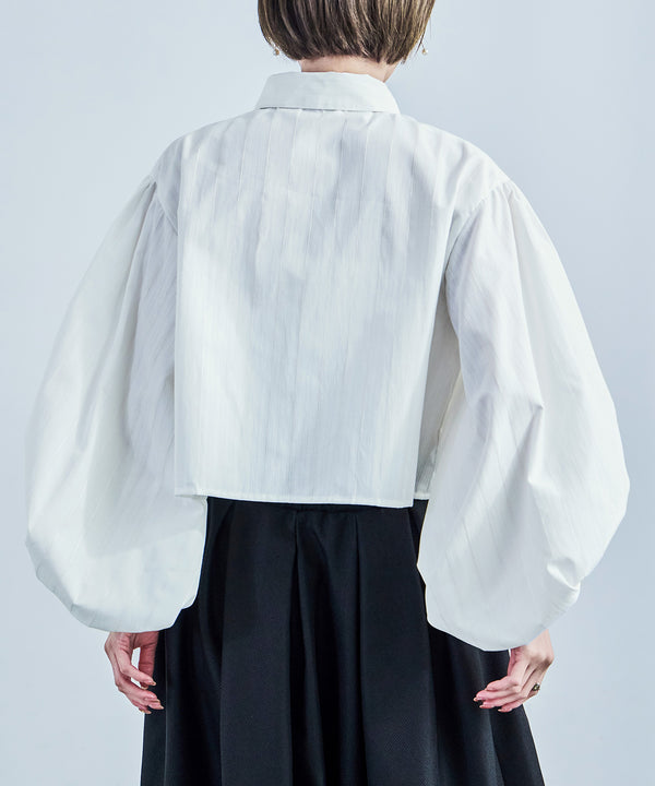 {"color":"\u30db\u30ef\u30a4\u30c8","info":"model\uff1aH158cm size\uff1aM"}