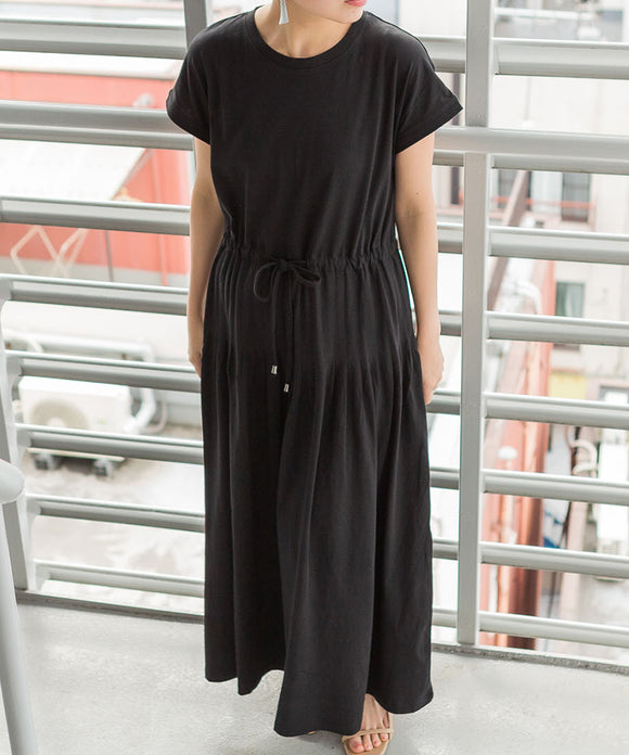 {"color":"\u30d6\u30e9\u30c3\u30af","info":"model\uff1aH160cm size\uff1aM-L"}
