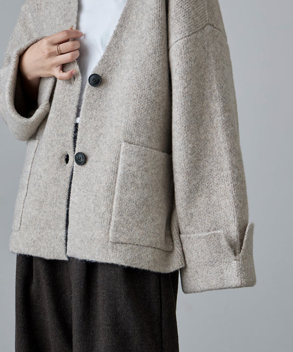 {"color":"\u30d9\u30fc\u30b8\u30e5","info":"model\uff1aH166cm size\uff1aM"}