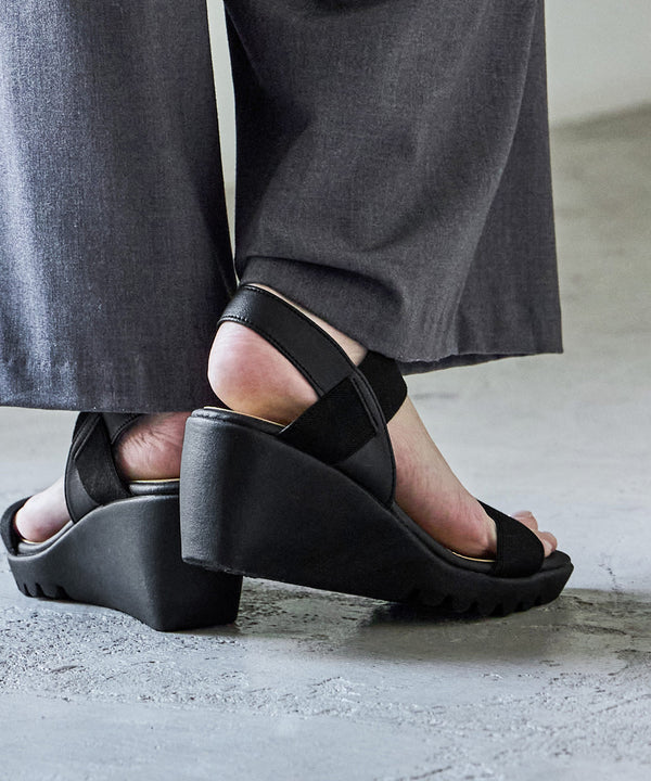 {"color":"\u30d6\u30e9\u30c3\u30af","info":"model\uff1aH158cm size\uff1aL(23.5-24cm)"}