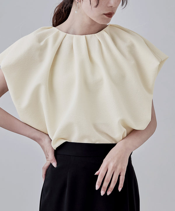 {"color":"\u30d9\u30fc\u30b8\u30e5","info":"model\uff1aH166cm size\uff1aM"}