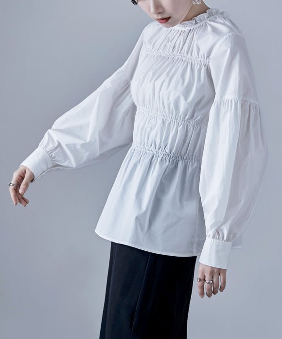 {"color":"\u30db\u30ef\u30a4\u30c8","info":"model\uff1aH170cm size\uff1aM"}