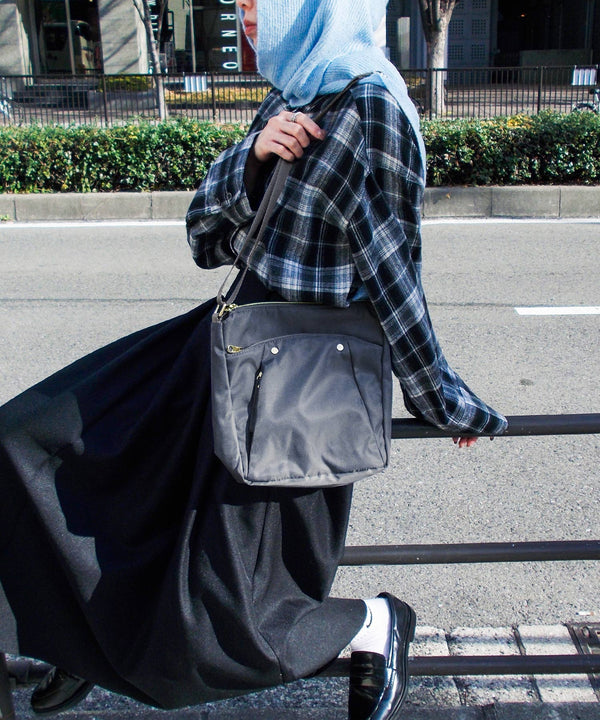 {"color":"\u30c1\u30e3\u30b3\u30fc\u30eb\u30b0\u30ec\u30fc","info":"model\uff1aH158cm size\uff1aF"}