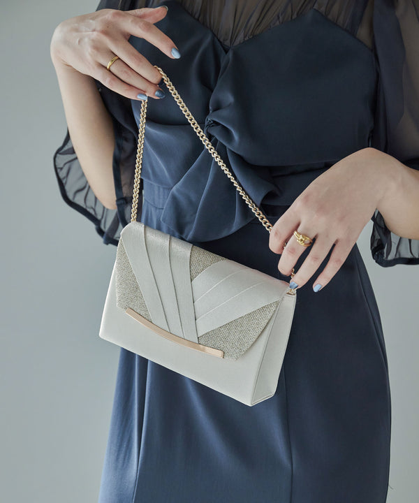 {"color":"\u30d9\u30fc\u30b8\u30e5","info":""}