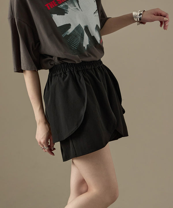{"color":"\u30d6\u30e9\u30c3\u30af","info":"model\uff1aH158cm size\uff1aM"}