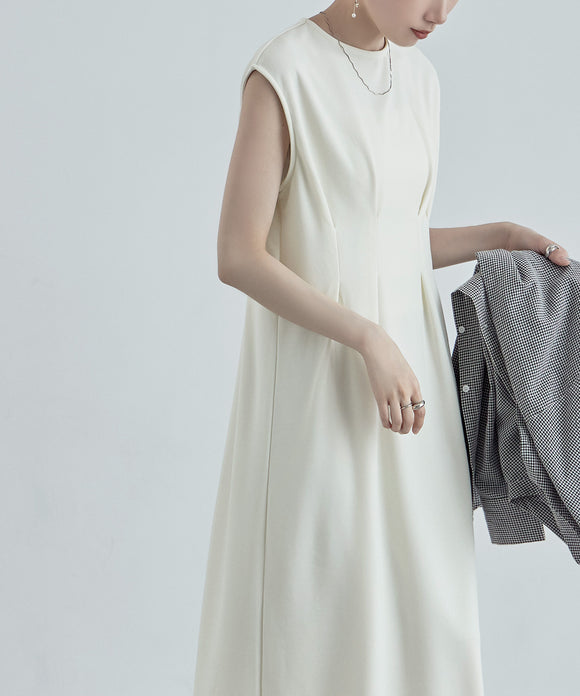 {"color":"\u30aa\u30d5\u30db\u30ef\u30a4\u30c8","info":"model\uff1aH170cm size\uff1aF"}