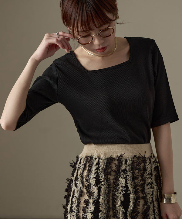 {"color":"\u30d6\u30e9\u30c3\u30af","info":"model\uff1aH158cm size\uff1aM"}