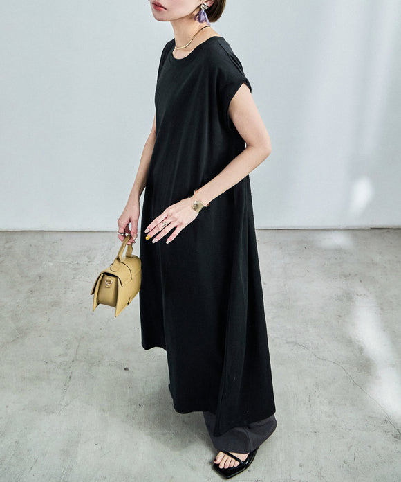 {"color":"\u30d6\u30e9\u30c3\u30af","info":"model\uff1aH158cm size\uff1aM"}