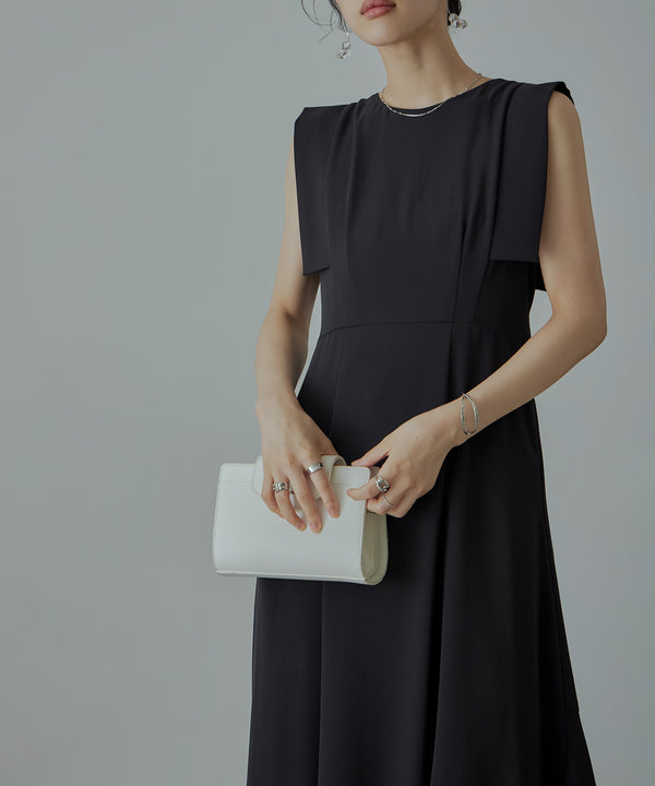{"color":"\u30d6\u30e9\u30c3\u30af","info":"model\uff1aH167cm size\uff1aM"}