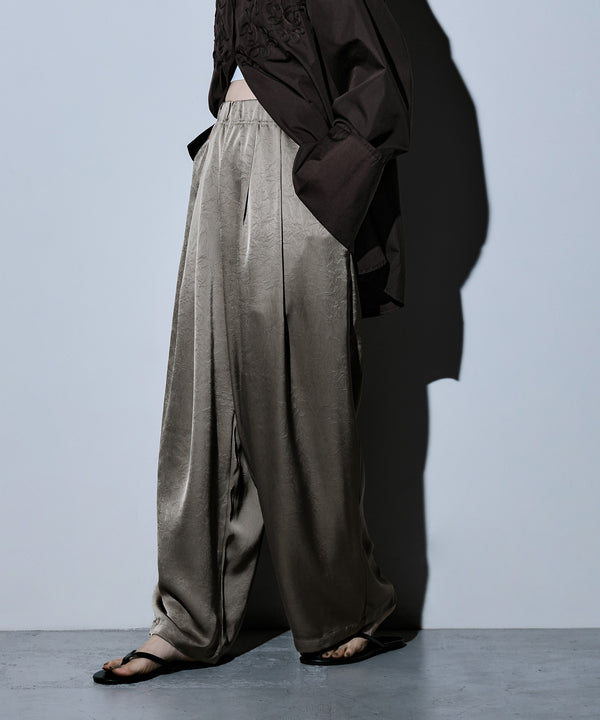 {"color":"\u30b0\u30ec\u30fc\u30b8\u30e5","info":"model\uff1aH166cm size\uff1aM"}