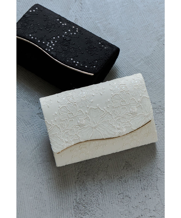 {"color":"\u30d9\u30fc\u30b8\u30e5","info":""}