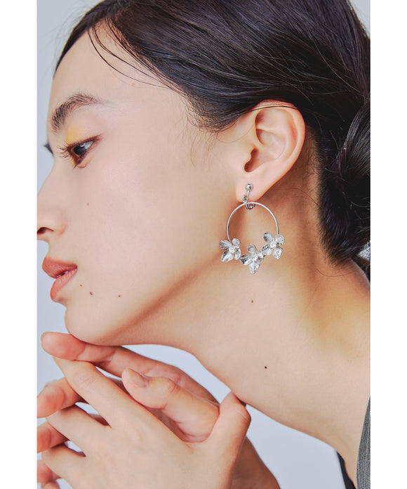 {"color":"\u30b7\u30eb\u30d0\u30fc","info":""}