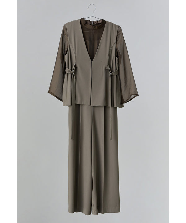 {"color":"\u30d6\u30e9\u30a6\u30f3","info":""}