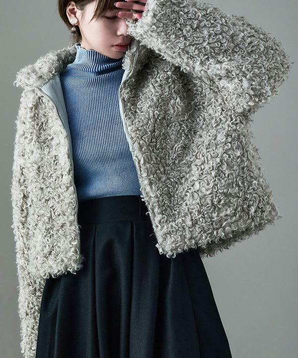 {"color":"\u30b0\u30ec\u30fc\u30b8\u30e5","info":"model\uff1aH158cm size\uff1aM"}