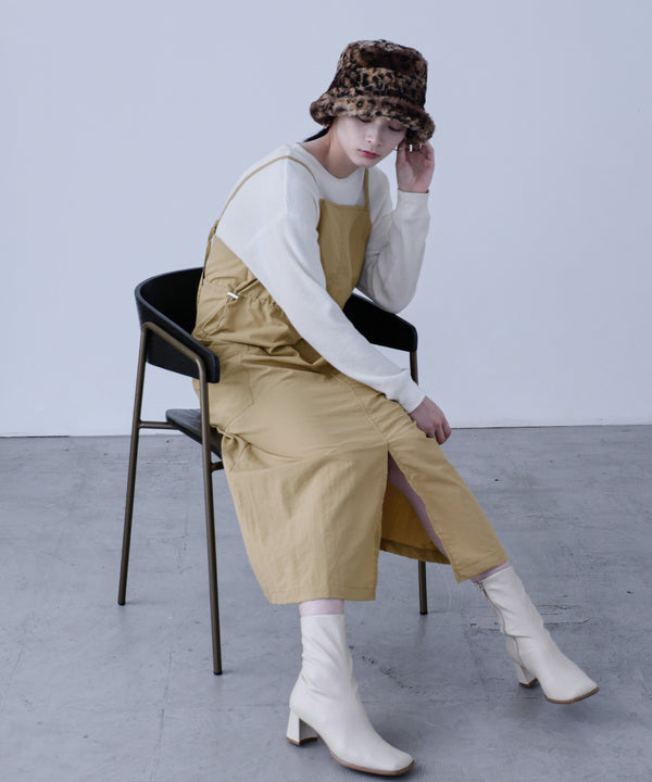 {"color":"\u30d9\u30fc\u30b8\u30e5","info":""}