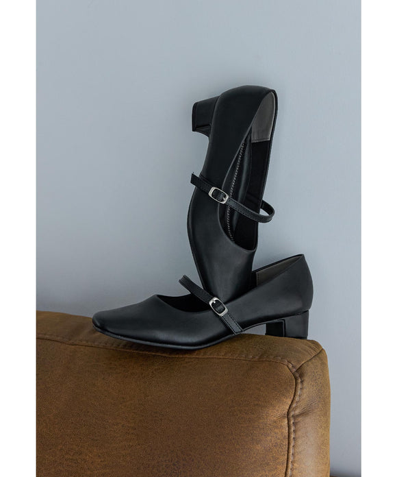 {"color":"\u30d6\u30e9\u30c3\u30af","info":""}