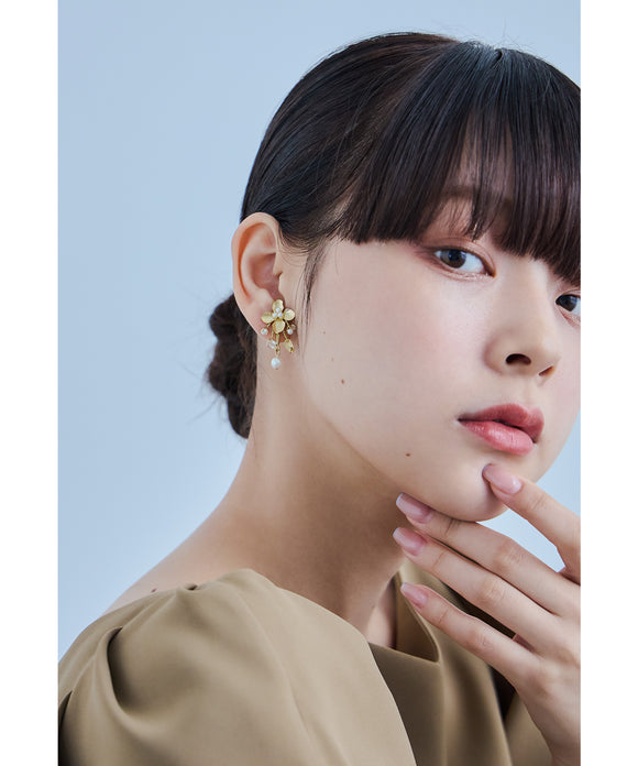 {"color":"\u30b4\u30fc\u30eb\u30c9","info":""}