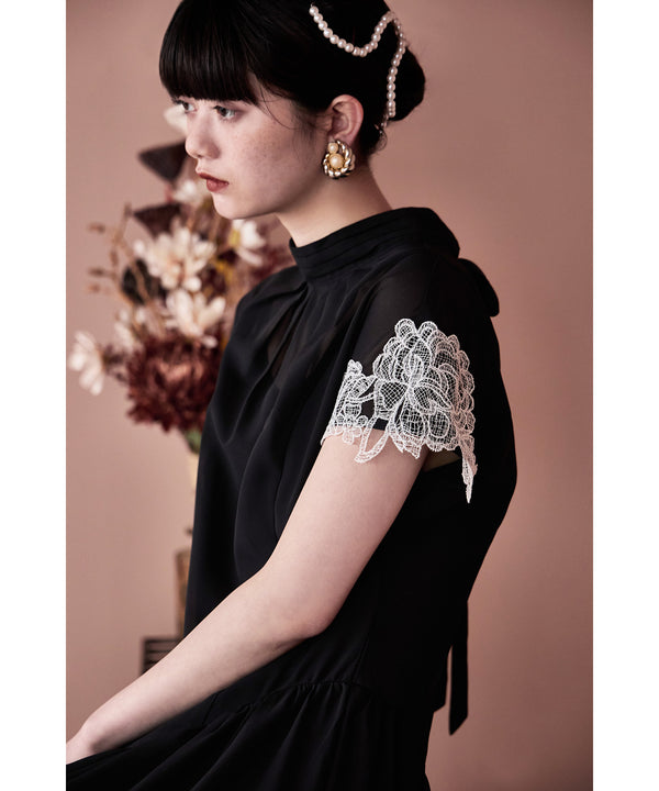 {"color":"\u30d6\u30e9\u30c3\u30af","info":"model\uff1aH163cm size\uff1aM"}