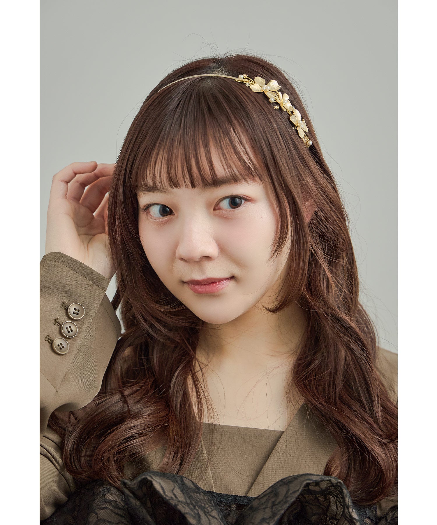 メタルフラワーカチューシャ パール お花 ヘアアクセサリー ゴールド
