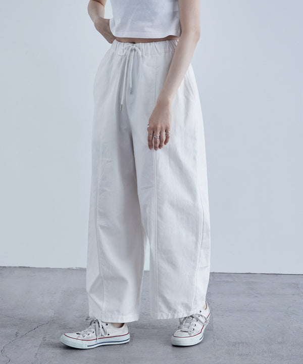 {"color":"\u30db\u30ef\u30a4\u30c8","info":"model\uff1aH170cm size\uff1aM"}