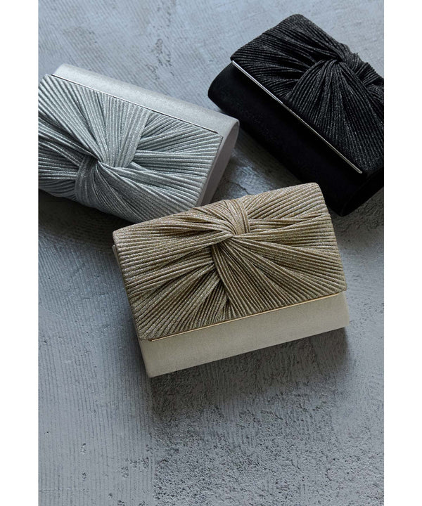 {"color":"\u30b4\u30fc\u30eb\u30c9","info":""}