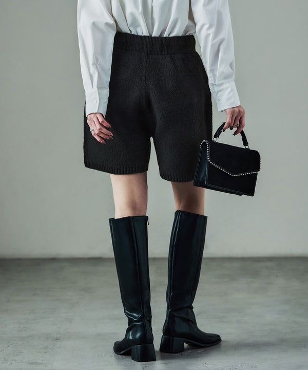 {"color":"\u30d6\u30e9\u30c3\u30af","info":"model\uff1aH158cm size\uff1aM"}