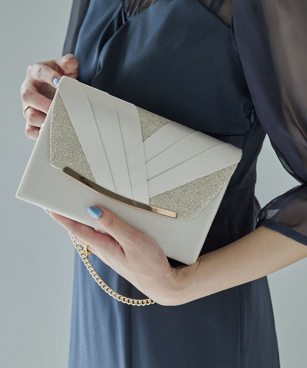 {"color":"\u30d9\u30fc\u30b8\u30e5","info":""}