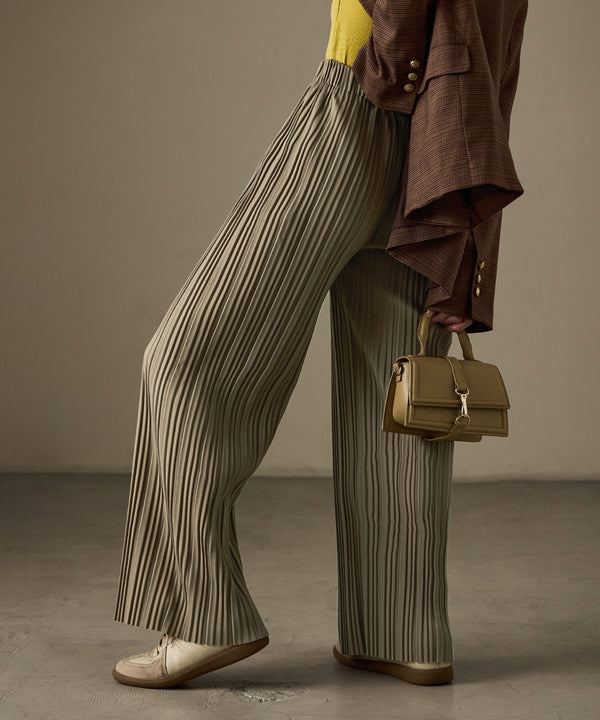 {"color":"\u30b0\u30ec\u30fc\u30b8\u30e5","info":"model\uff1aH158cm size\uff1aM"}