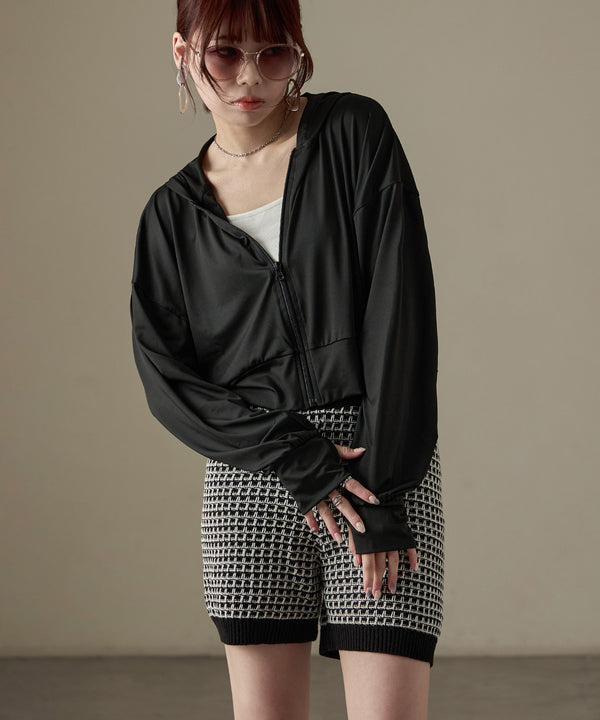 {"color":"\u30d6\u30e9\u30c3\u30af","info":"model\uff1aH158cm size\uff1aM-L"}
