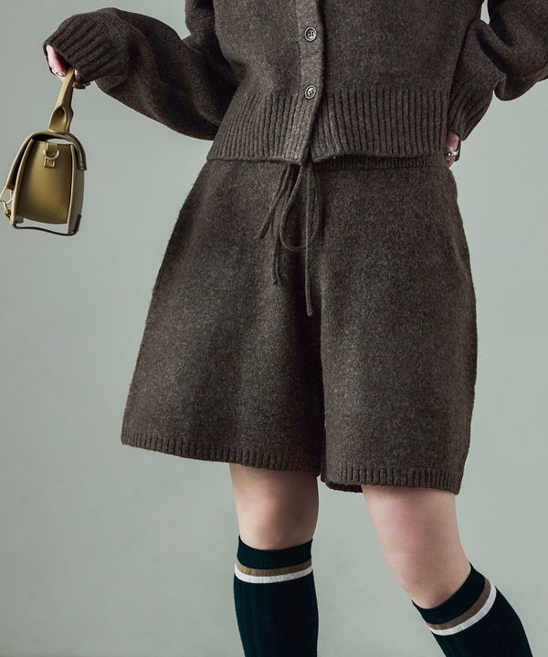 {"color":"\u30d6\u30e9\u30a6\u30f3","info":"model\uff1aH158cm size\uff1aM"}