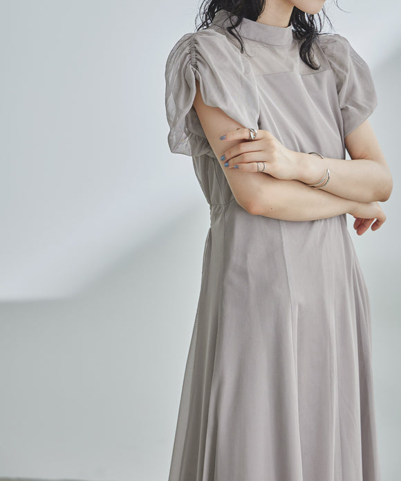 {"color":"\u30b0\u30ec\u30fc\u30b8\u30e5","info":"model\uff1aH167cm size\uff1aM"}