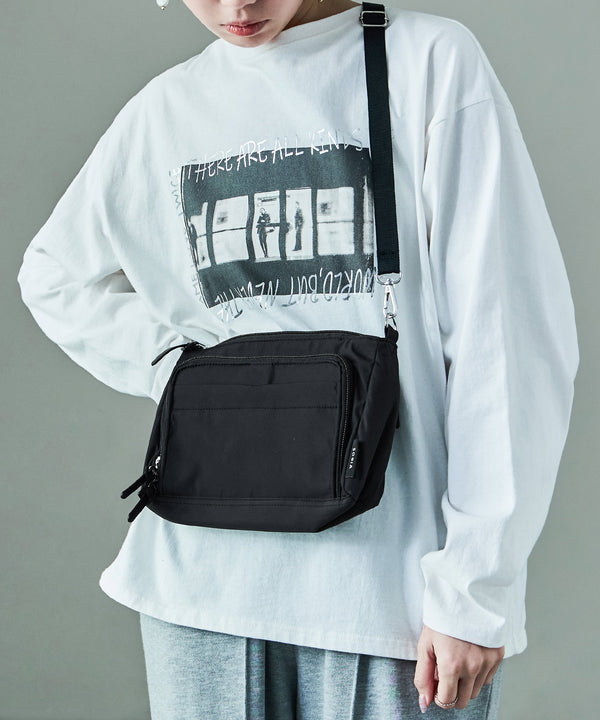 {"color":"\u30d6\u30e9\u30c3\u30af","info":""}