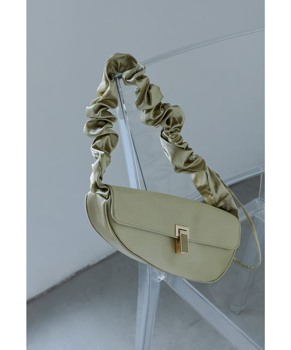 {"color":"\u30a4\u30a8\u30ed\u30fc","info":""}