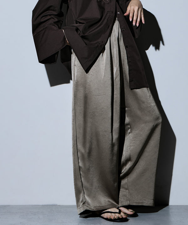 {"color":"\u30b0\u30ec\u30fc\u30b8\u30e5","info":"model\uff1aH166cm size\uff1aM"}