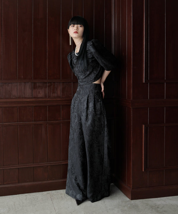 {"color":"\u30d6\u30e9\u30c3\u30af","info":"model\uff1aH163cm size\uff1aM"}