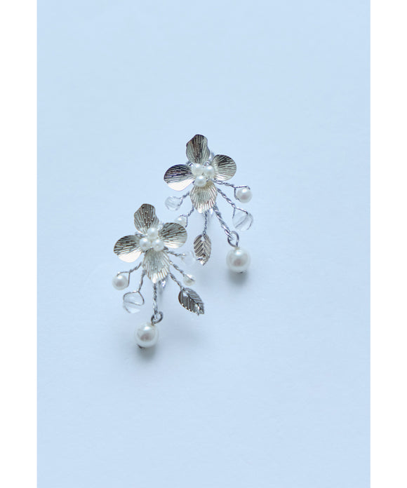 {"color":"\u30b7\u30eb\u30d0\u30fc","info":""}