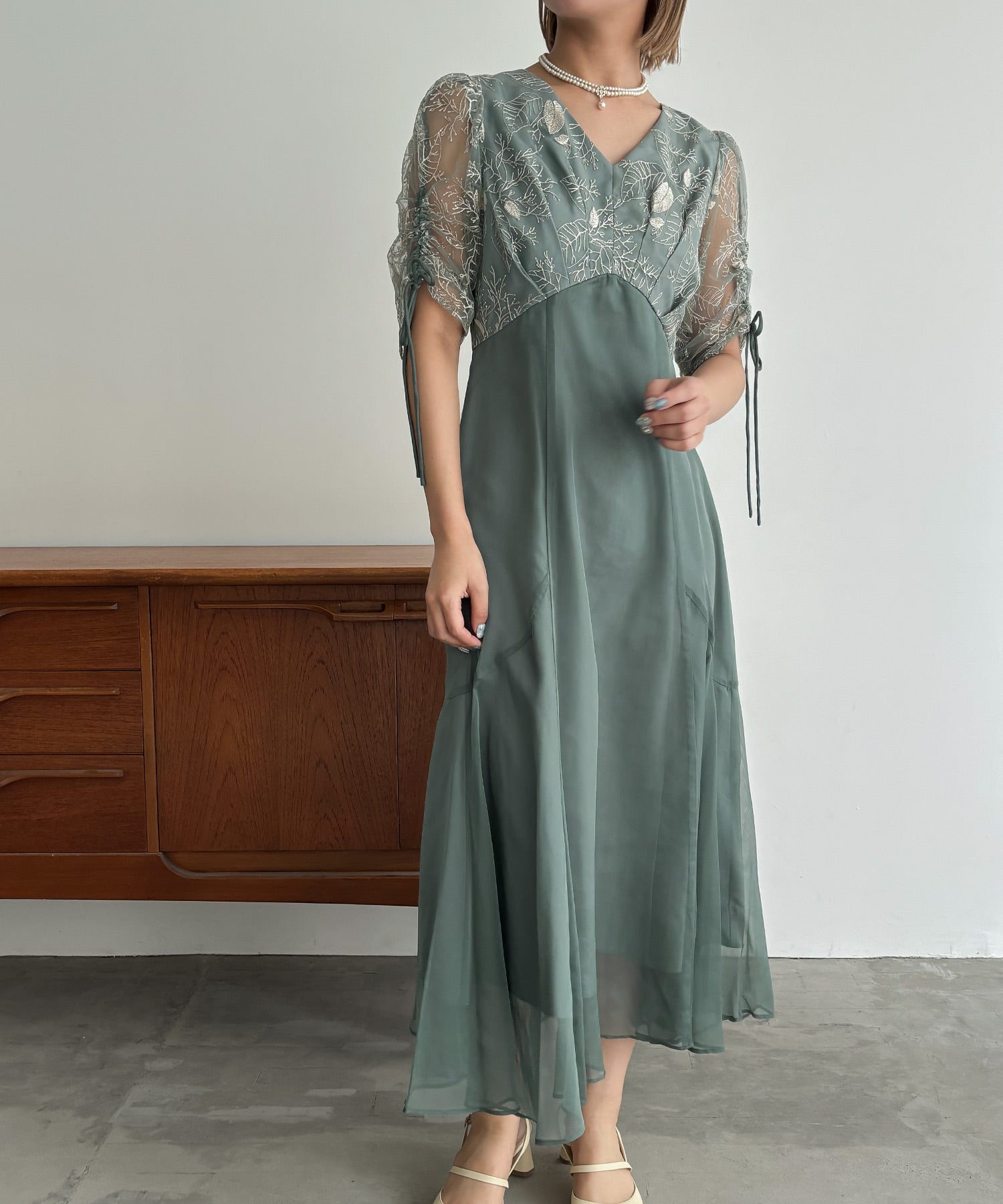 【専用ページ・みづる様】戴冠式 豪華版 ドレス フラワー刺繍レースペンシルドレス 結婚式 成人式 二次会 同窓会