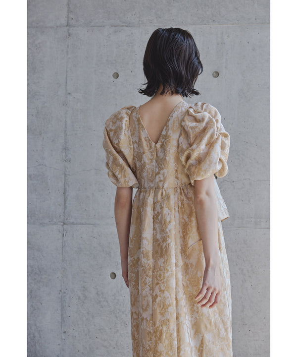 {"color":"\u30d9\u30fc\u30b8\u30e5","info":"model\uff1aH166cm size\uff1aM"}