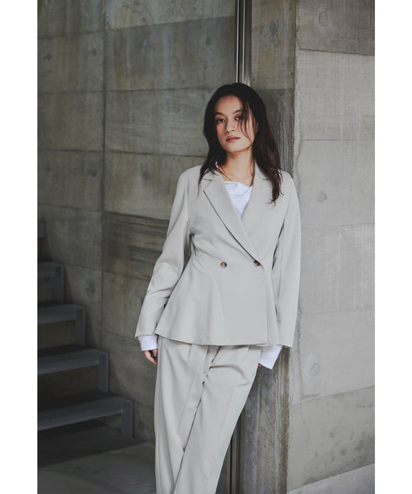 {"color":"\u30d9\u30fc\u30b8\u30e5","info":"model\uff1aH165cm size\uff1aM"}