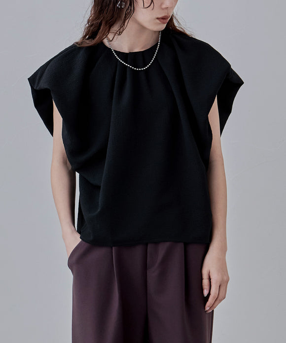 {"color":"\u30d6\u30e9\u30c3\u30af","info":"model\uff1aH166cm size\uff1aM"}