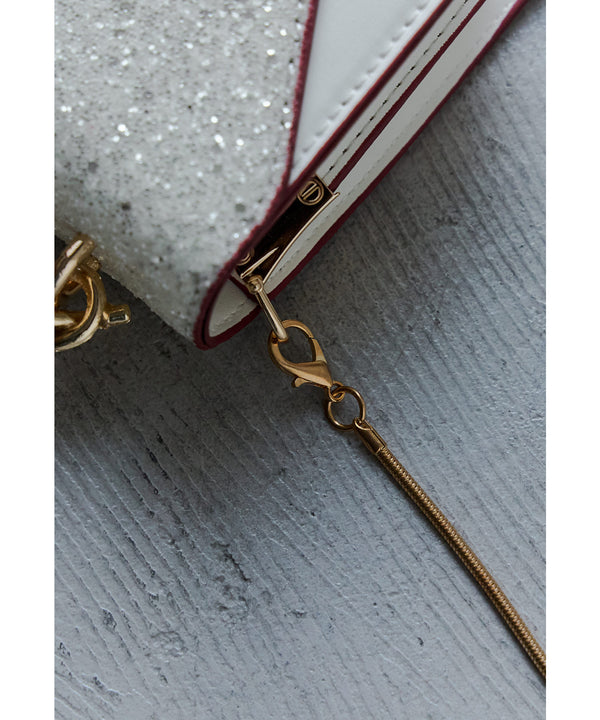 {"color":"","info":""}