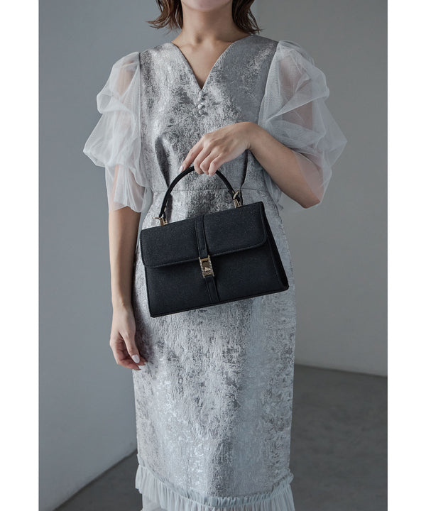 {"color":"\u30d6\u30e9\u30c3\u30af","info":""}