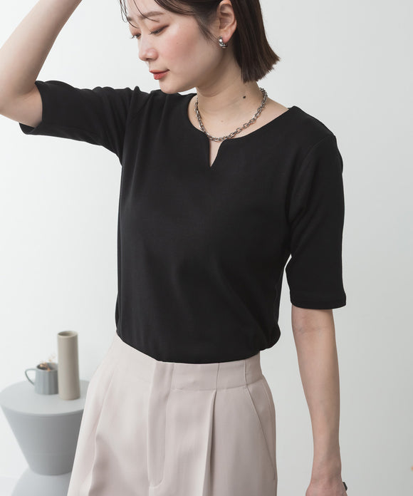 {"color":"\u30d6\u30e9\u30c3\u30af","info":"model\uff1aH162cm size\uff1aM"}