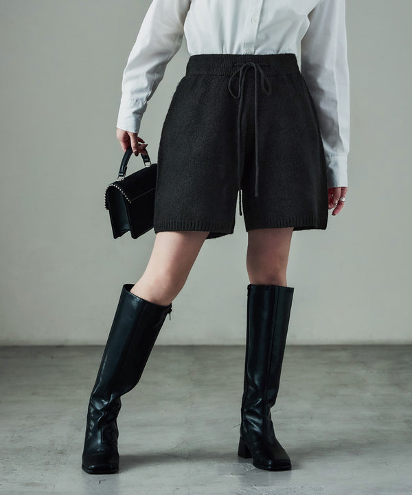 {"color":"\u30d6\u30e9\u30c3\u30af","info":"model\uff1aH158cm size\uff1aM"}