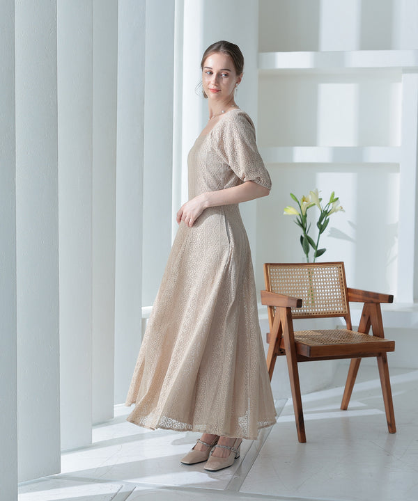 {"color":"\u30d9\u30fc\u30b8\u30e5","info":""}