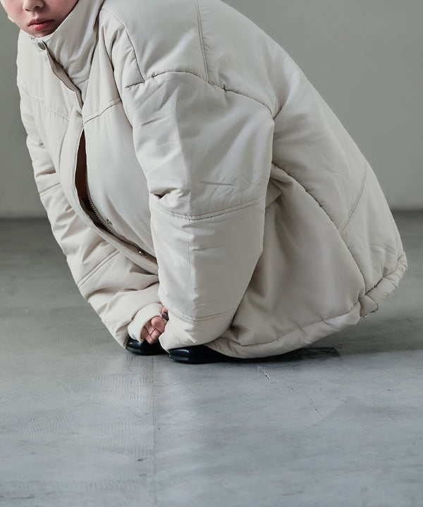 {"color":"\u30aa\u30d5\u30db\u30ef\u30a4\u30c8","info":"model\uff1aH158cm size\uff1aM"}