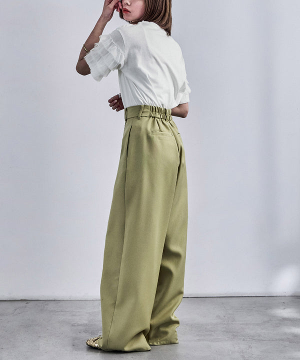 {"color":"\u30aa\u30d5\u30db\u30ef\u30a4\u30c8","info":""}