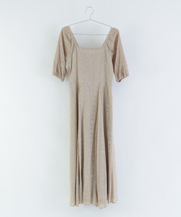 {"color":"\u30d9\u30fc\u30b8\u30e5","info":""}