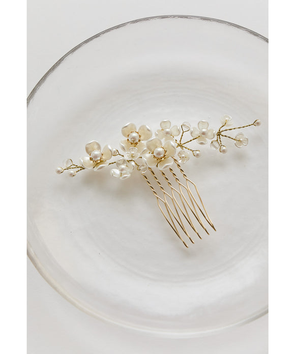 {"color":"\u30b4\u30fc\u30eb\u30c9","info":""}